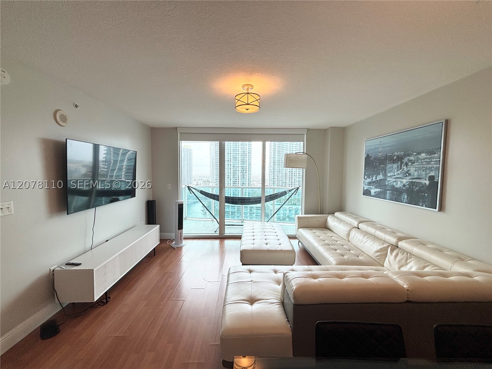 31 SE 5th St #2805, Miami FL 33131
