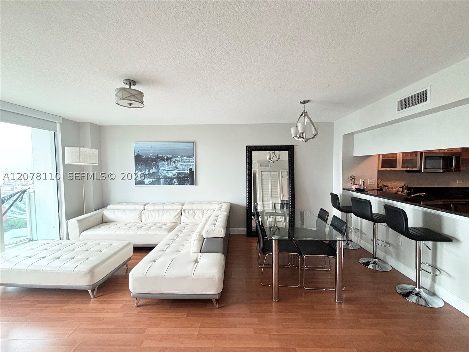 31 SE 5th St #2805, Miami FL 33131