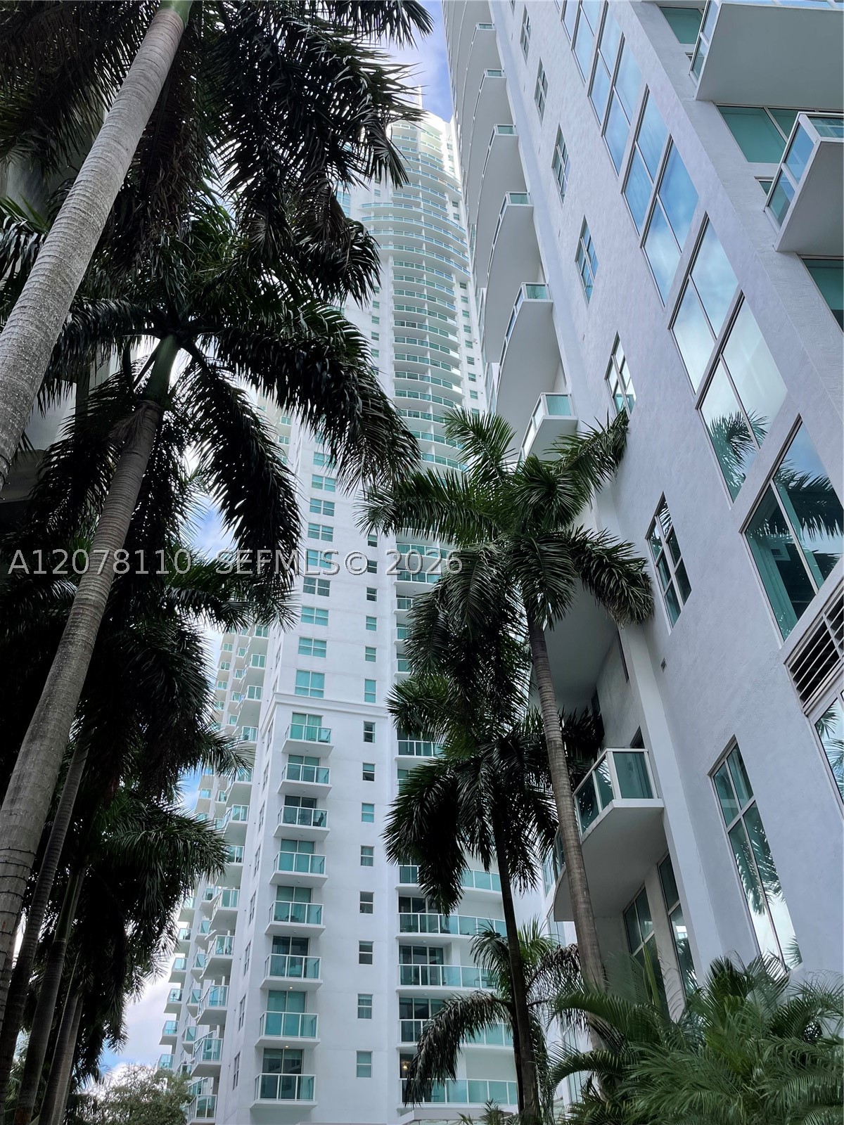 31 SE 5th St #2805, Miami FL 33131