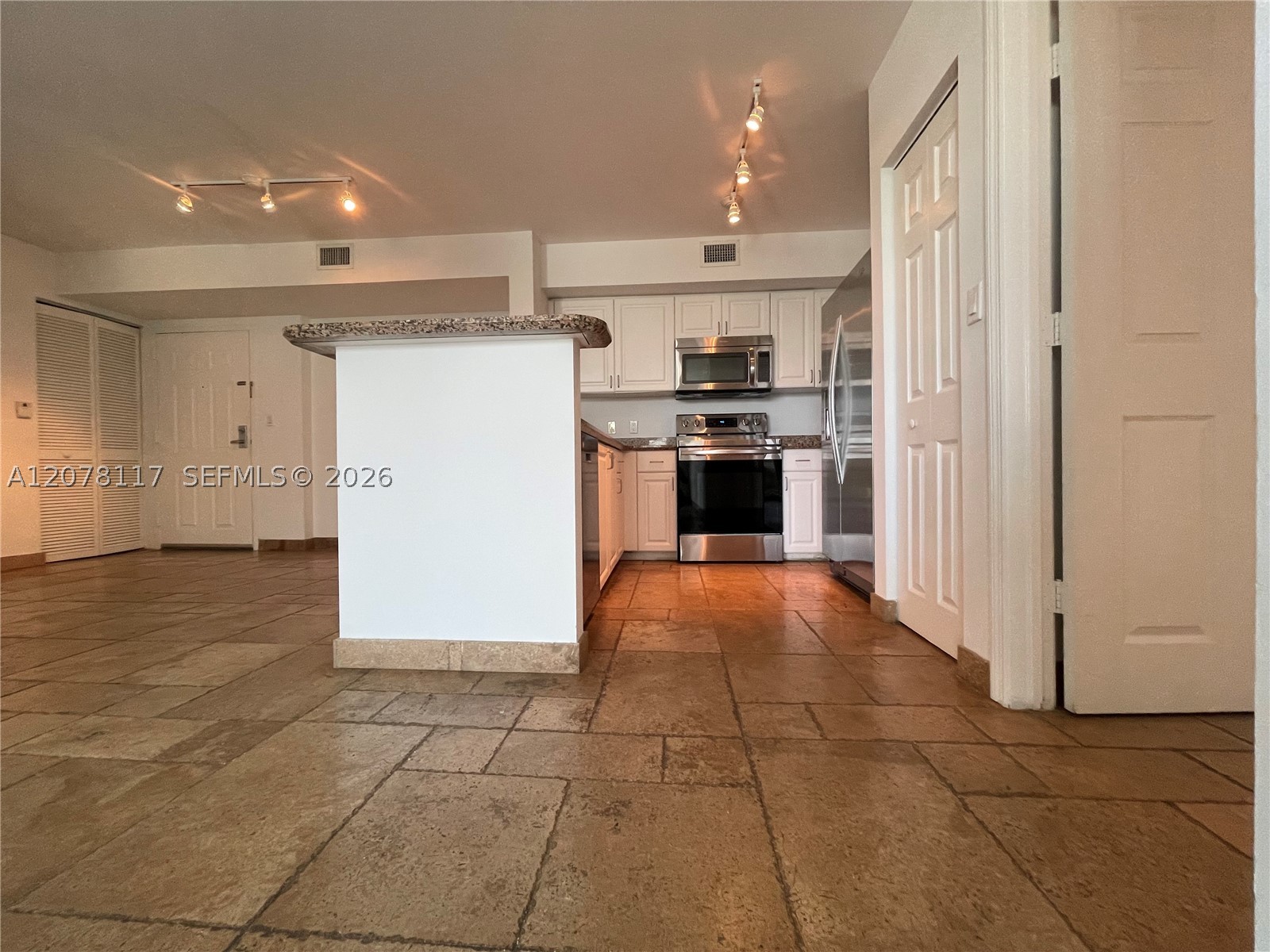 1155 Brickell Bay Dr #808, Miami FL 33131