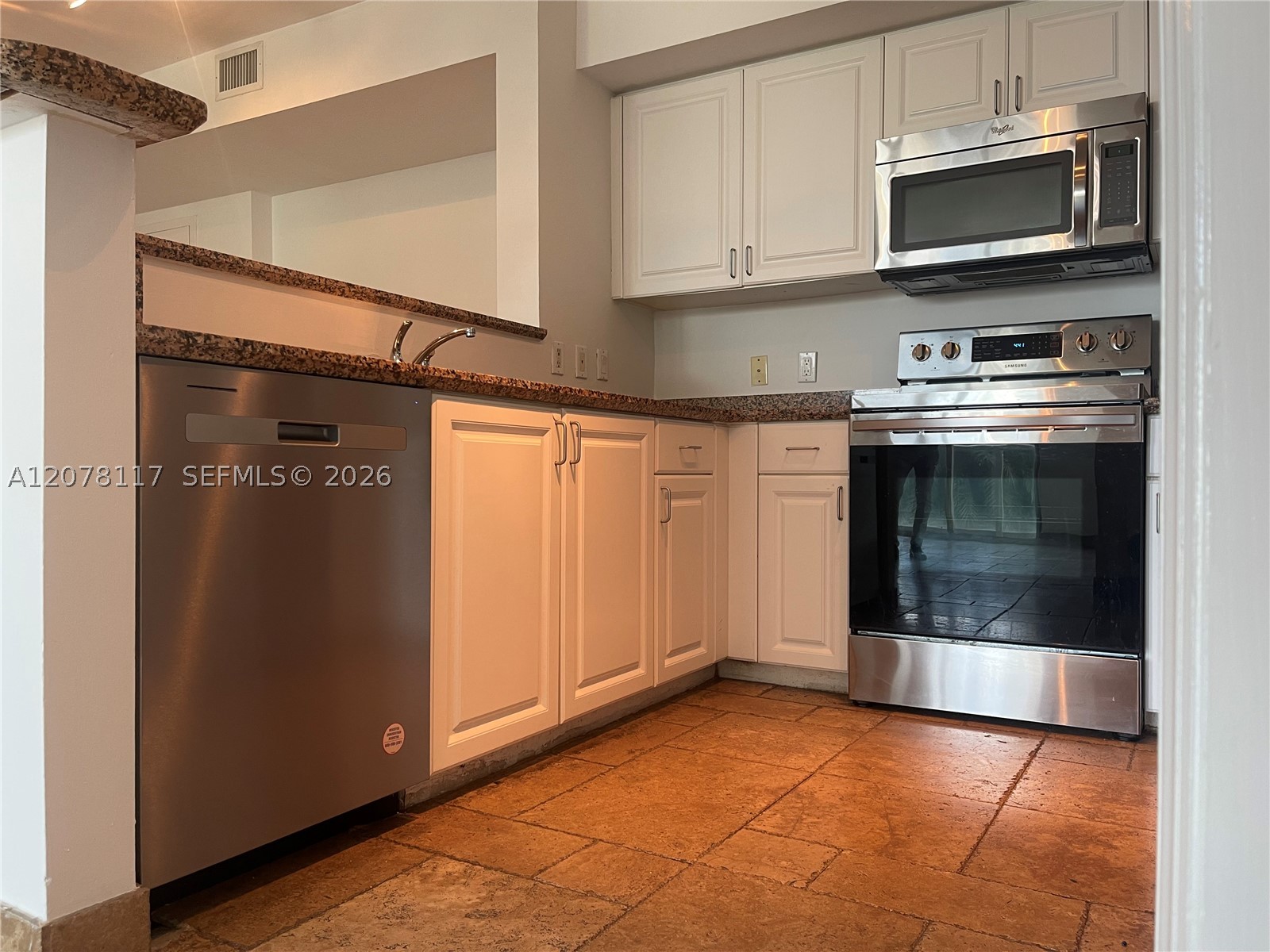 1155 Brickell Bay Dr #808, Miami FL 33131