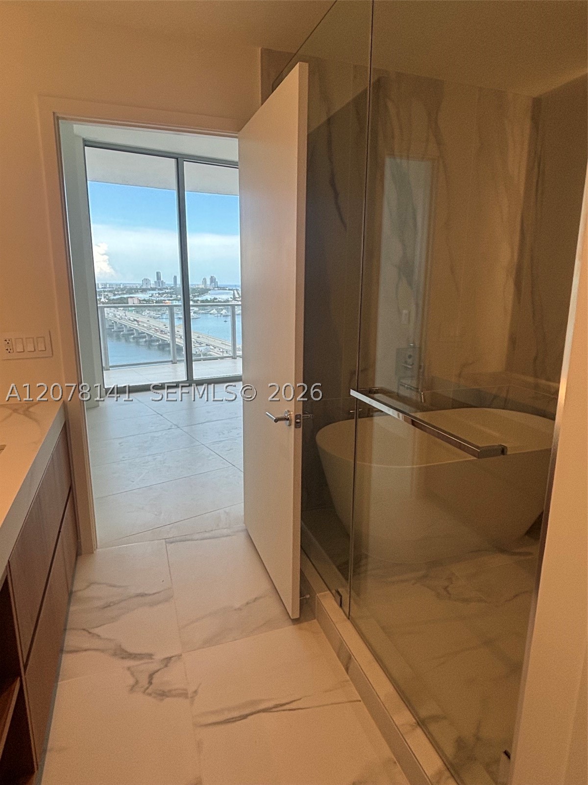 1400 Biscayne Blvd #2106, Miami FL 33132