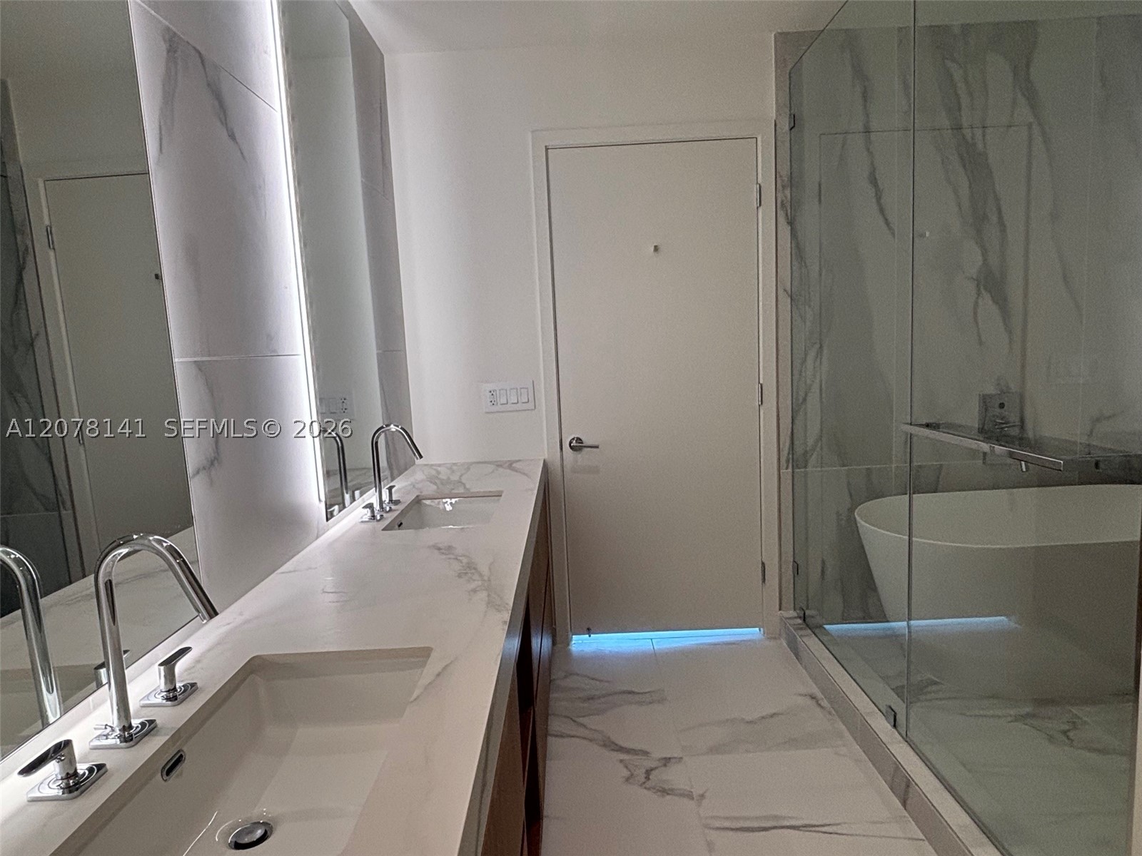 1400 Biscayne Blvd #2106, Miami FL 33132