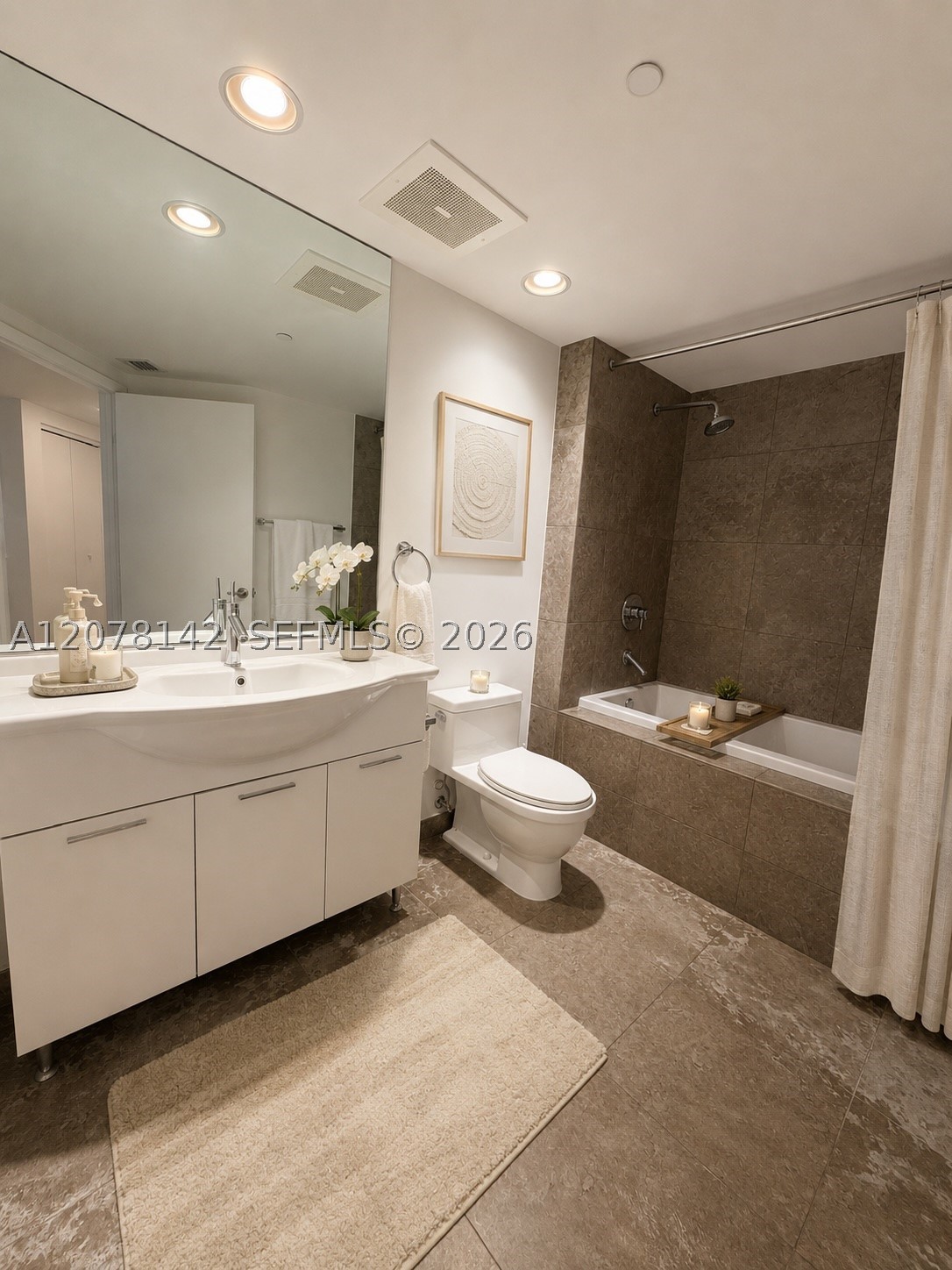 475 Brickell Ave #3908, Miami FL 33131
