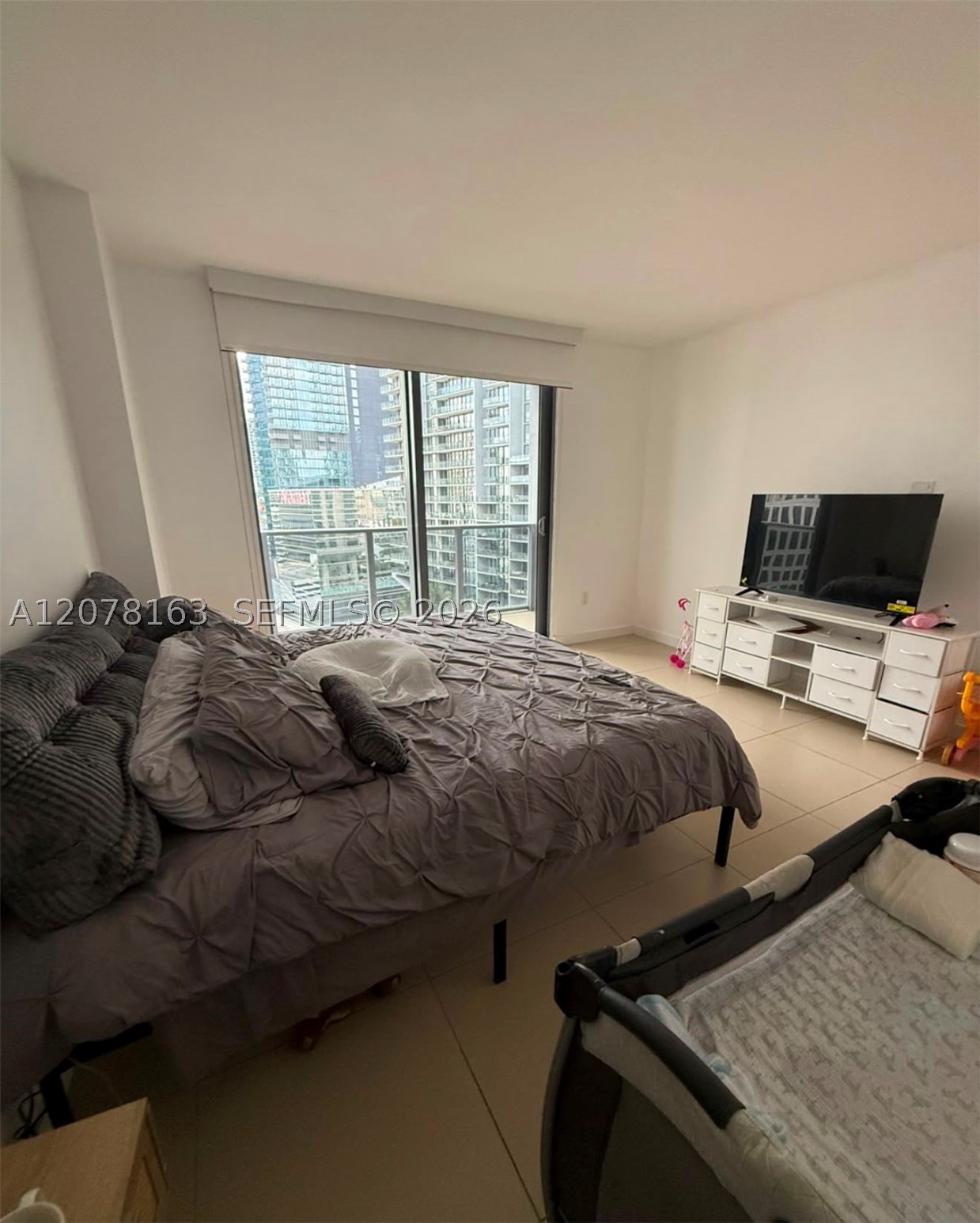 31 SE 6th St #2407, Miami FL 33131