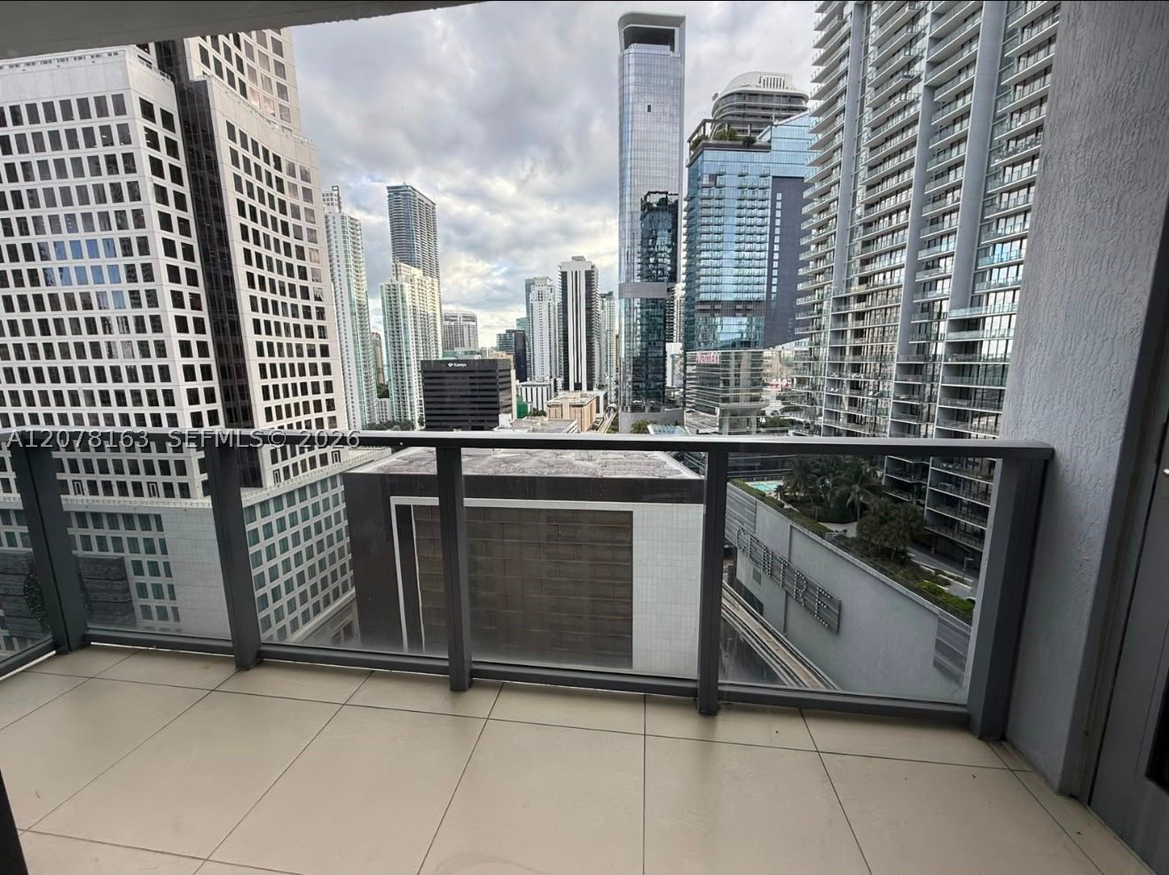 31 SE 6th St #2407, Miami FL 33131