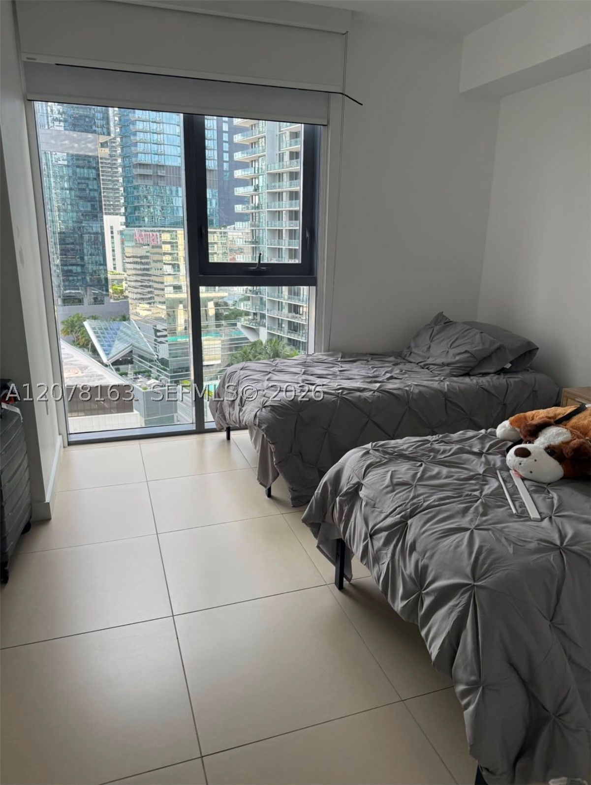 31 SE 6th St #2407, Miami FL 33131