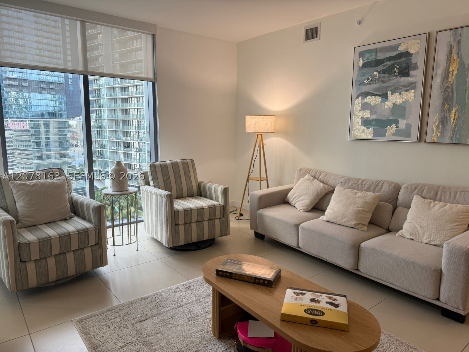 31 SE 6th St #2407, Miami FL 33131