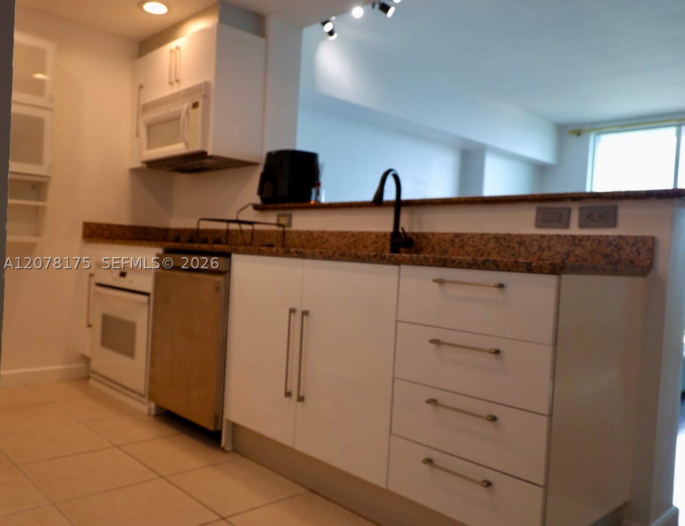325 S Biscayne Blvd #4220, Miami FL 33131