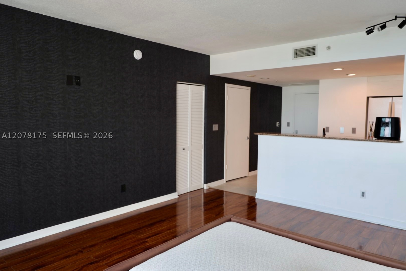325 S Biscayne Blvd #4220, Miami FL 33131