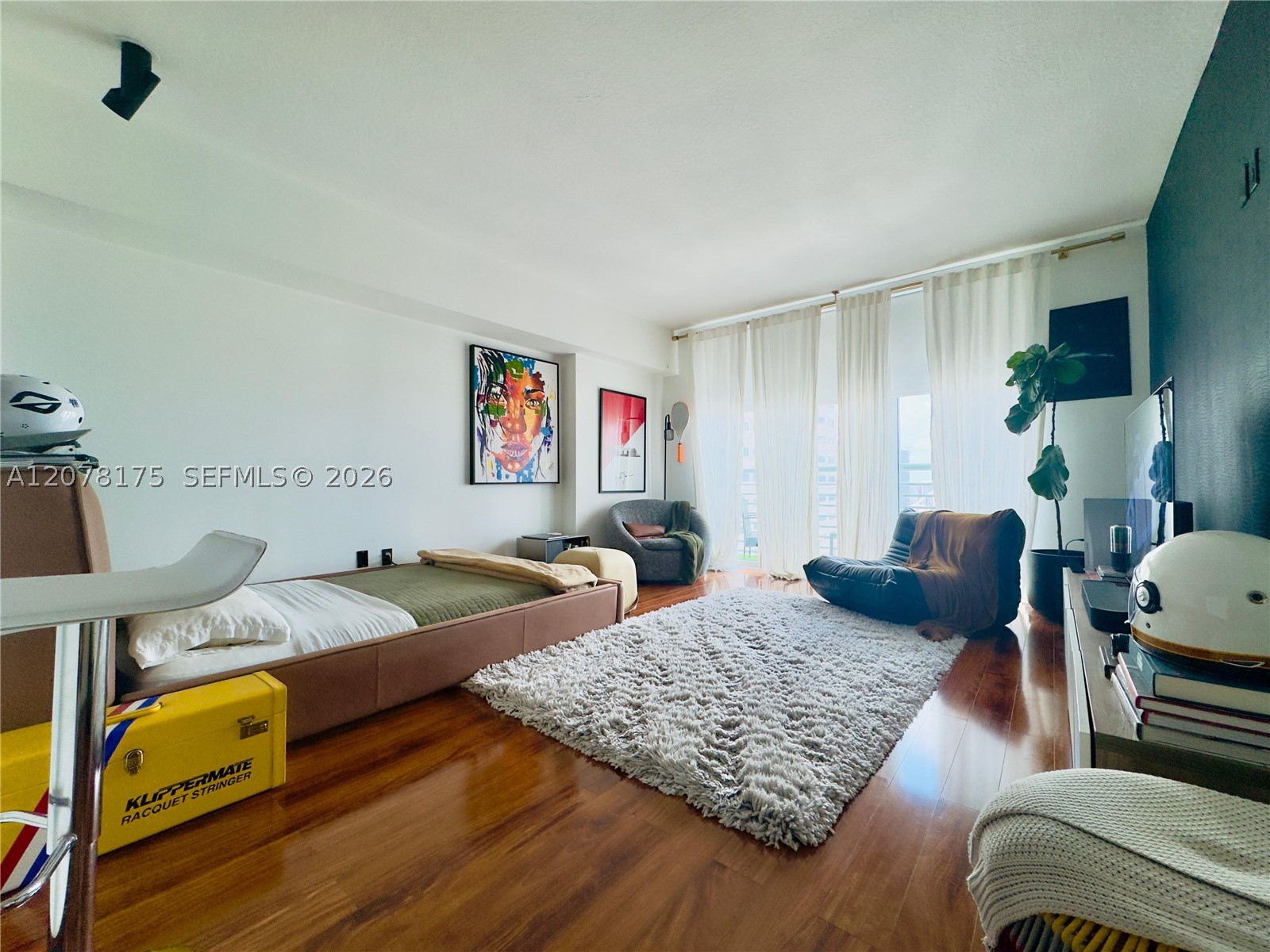 325 S Biscayne Blvd #4220, Miami FL 33131