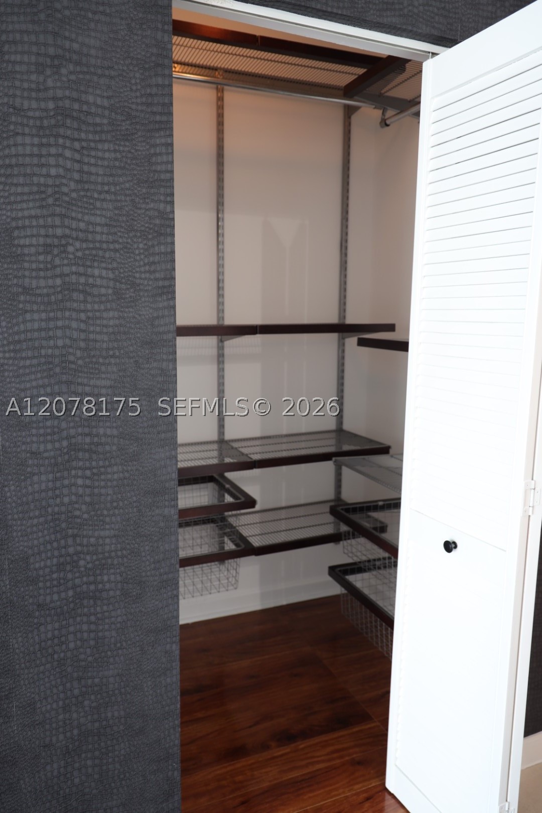 325 S Biscayne Blvd #4220, Miami FL 33131
