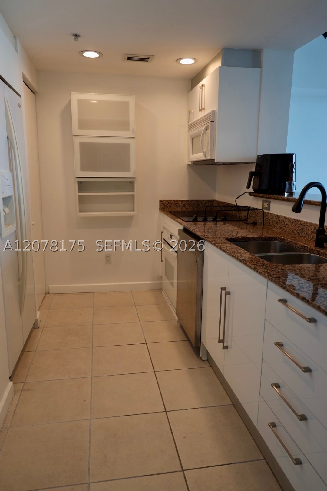 325 S Biscayne Blvd #4220, Miami FL 33131