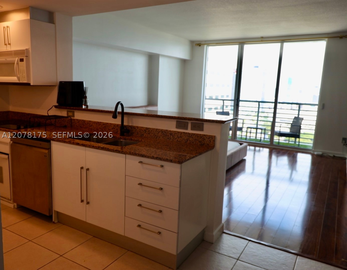 325 S Biscayne Blvd #4220, Miami FL 33131