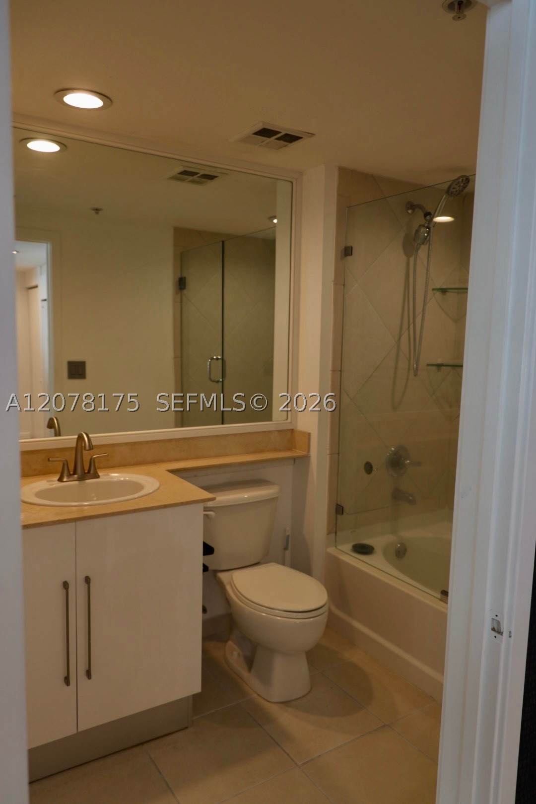 325 S Biscayne Blvd #4220, Miami FL 33131