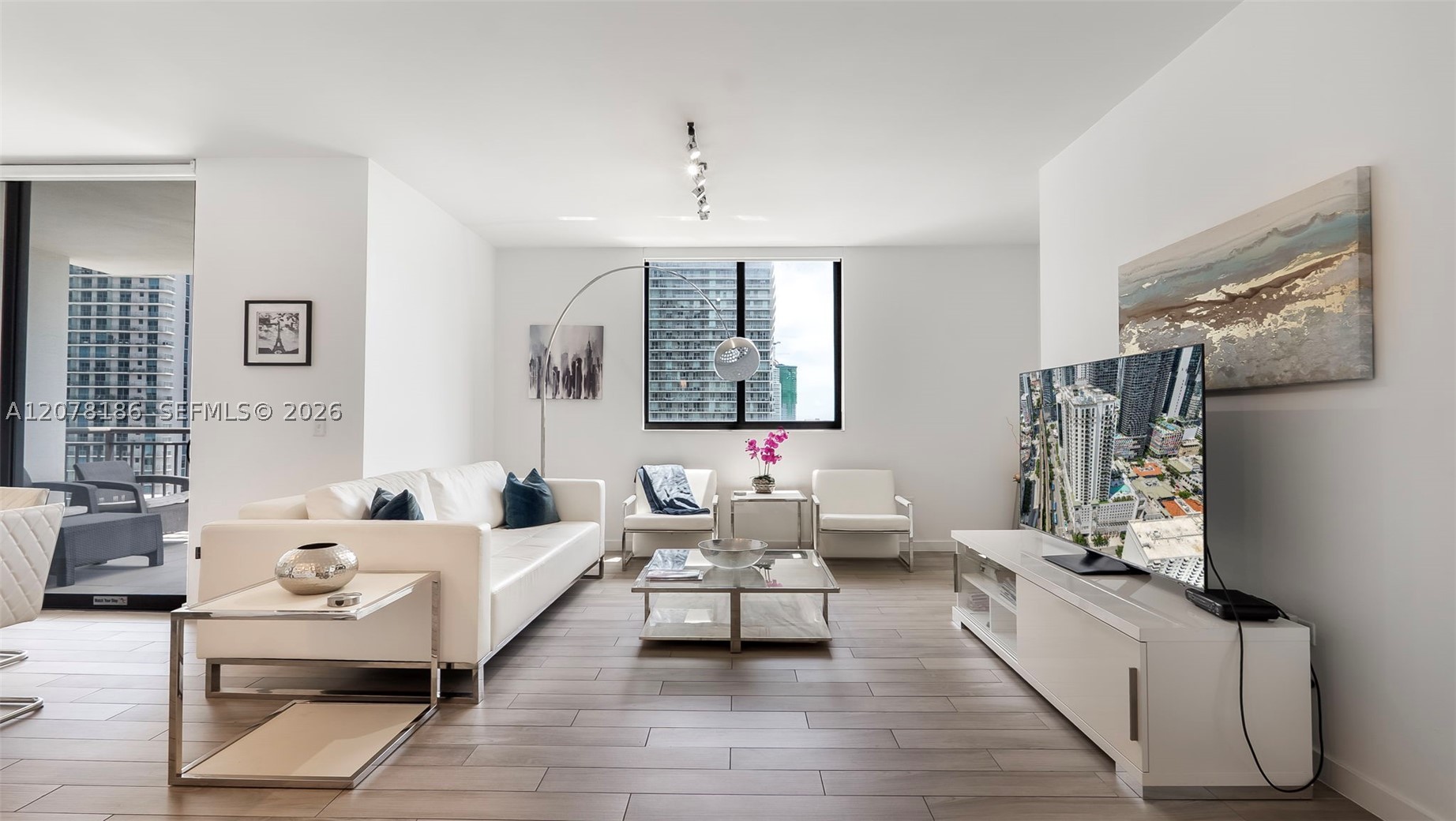999 SW 1st Ave #2004, Miami FL 33130