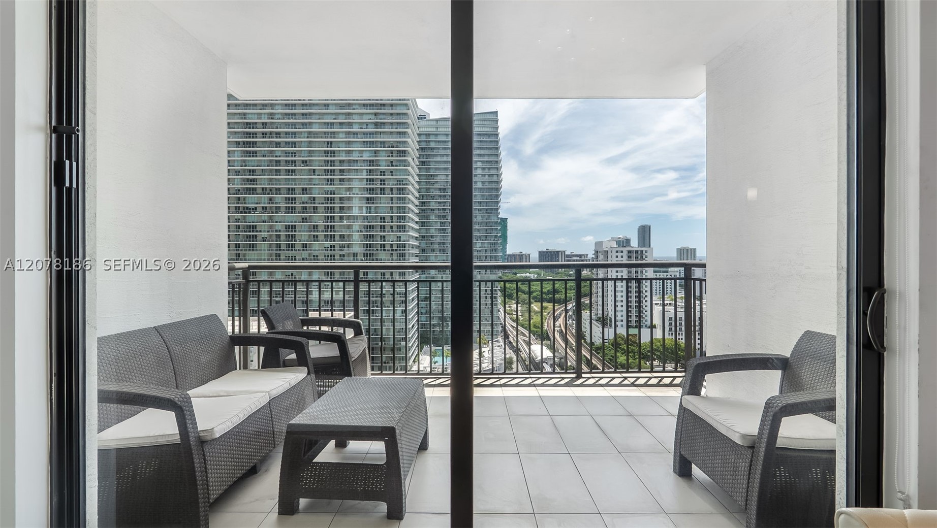 999 SW 1st Ave #2004, Miami FL 33130