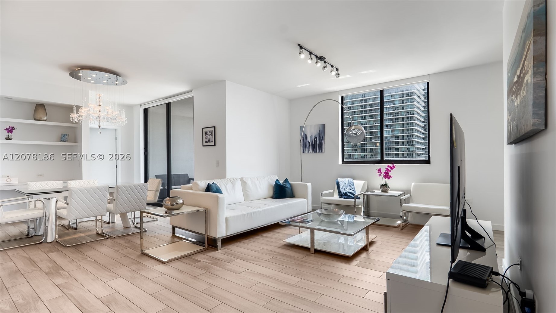 999 SW 1st Ave #2004, Miami FL 33130