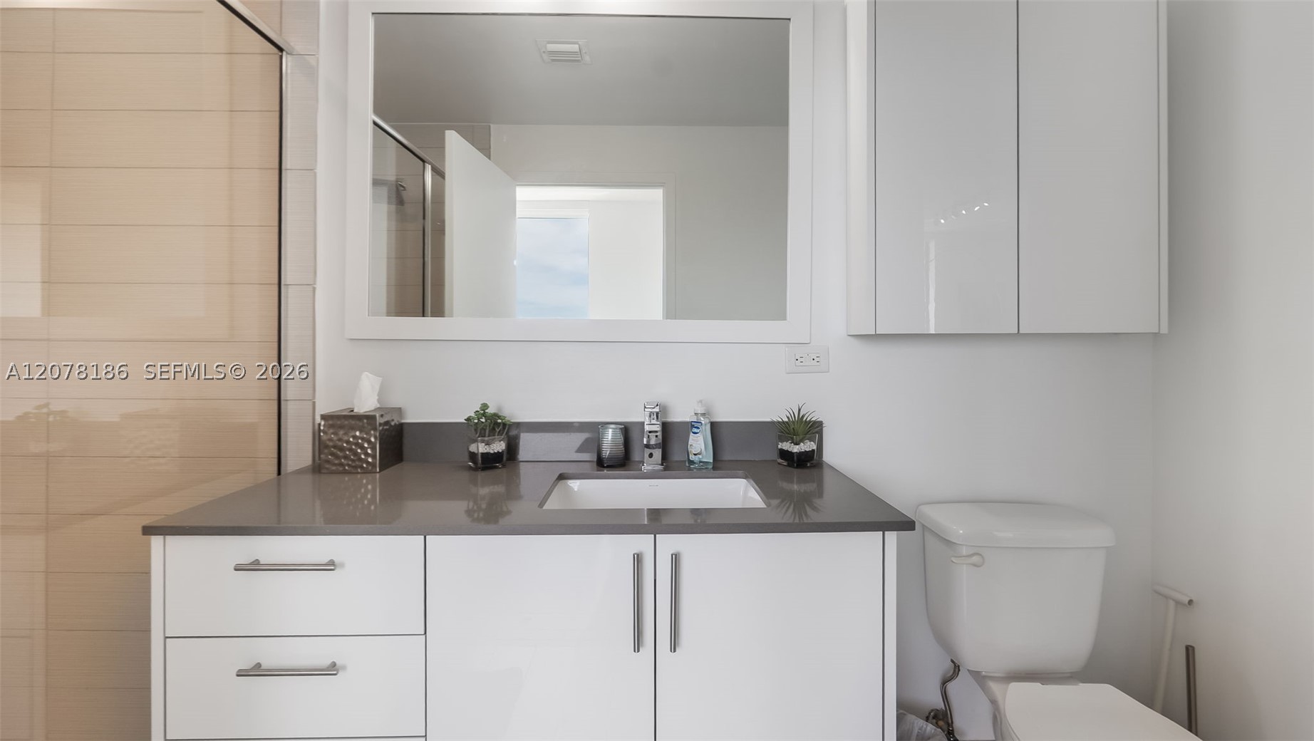 999 SW 1st Ave #2004, Miami FL 33130