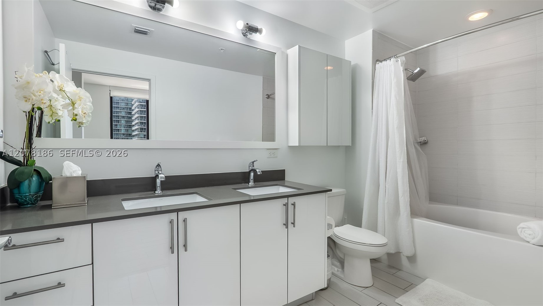 999 SW 1st Ave #2004, Miami FL 33130
