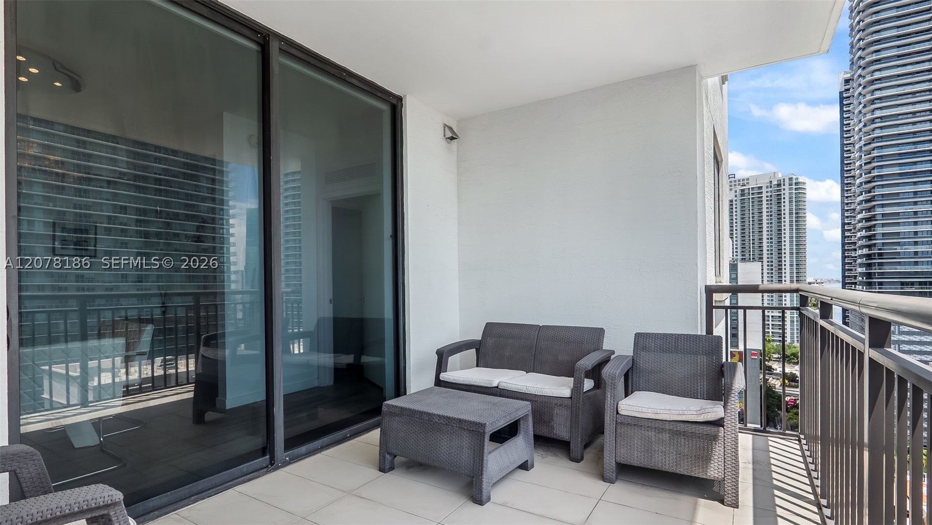 999 SW 1st Ave #2004, Miami FL 33130