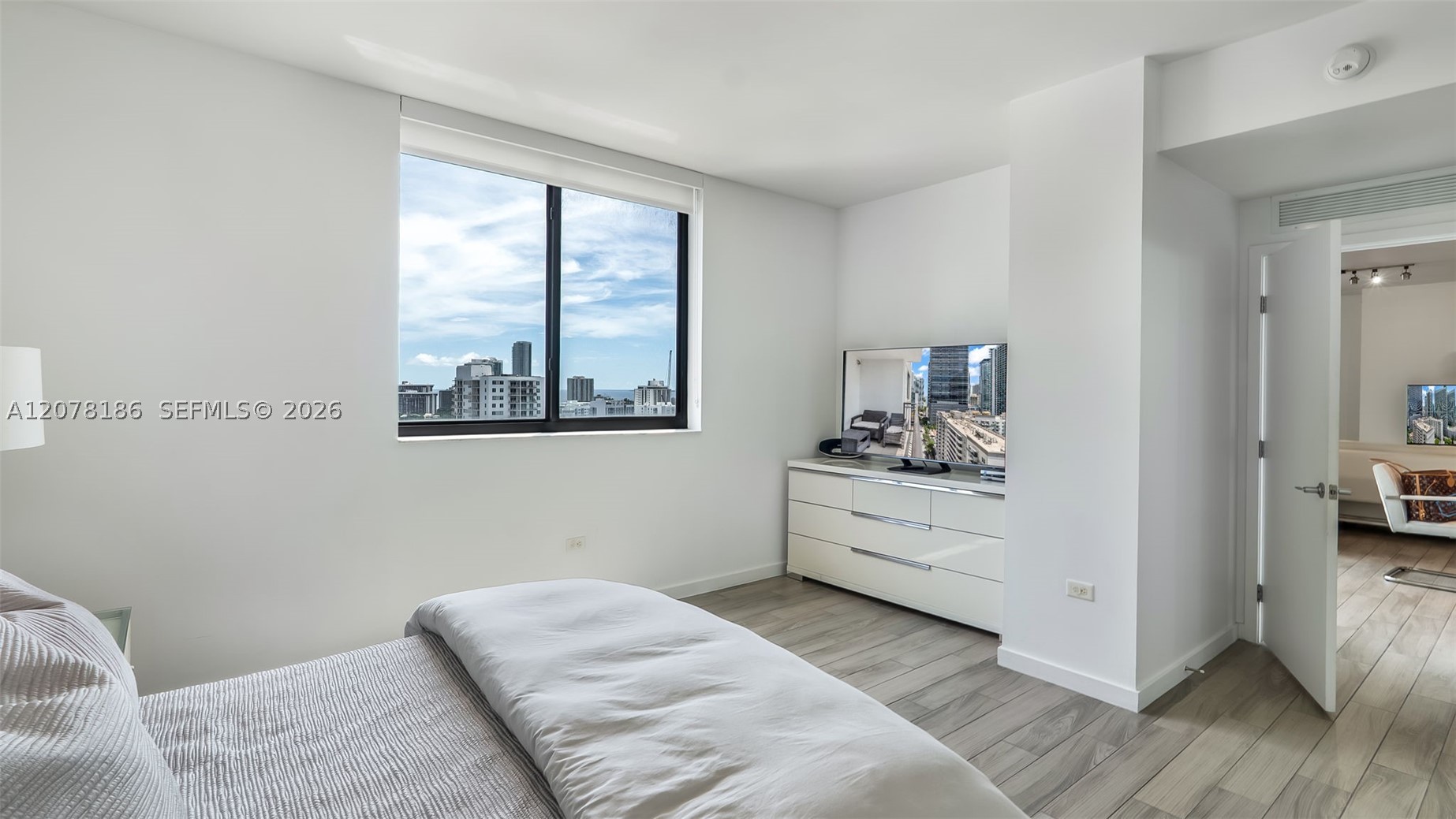 999 SW 1st Ave #2004, Miami FL 33130