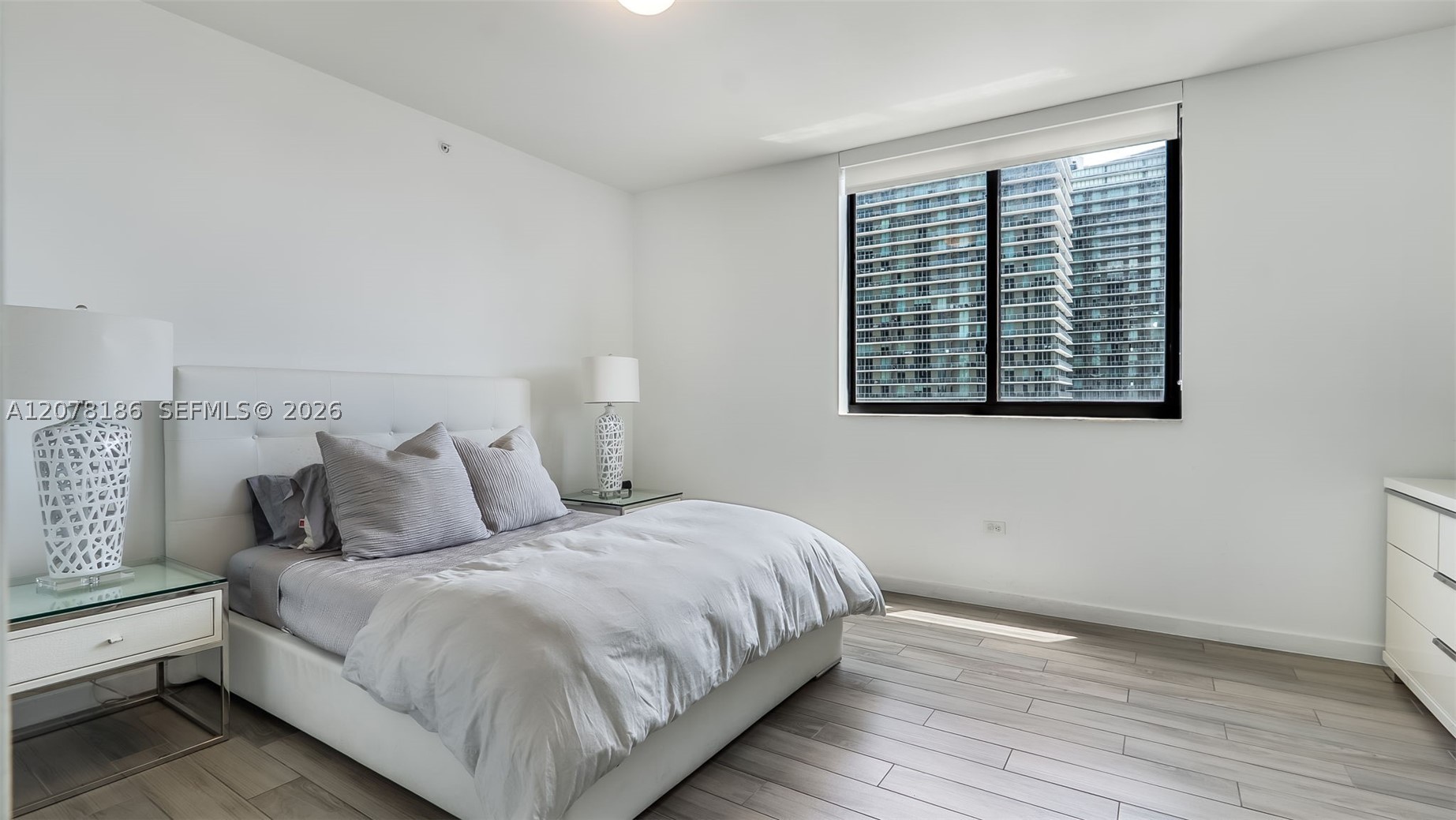 999 SW 1st Ave #2004, Miami FL 33130