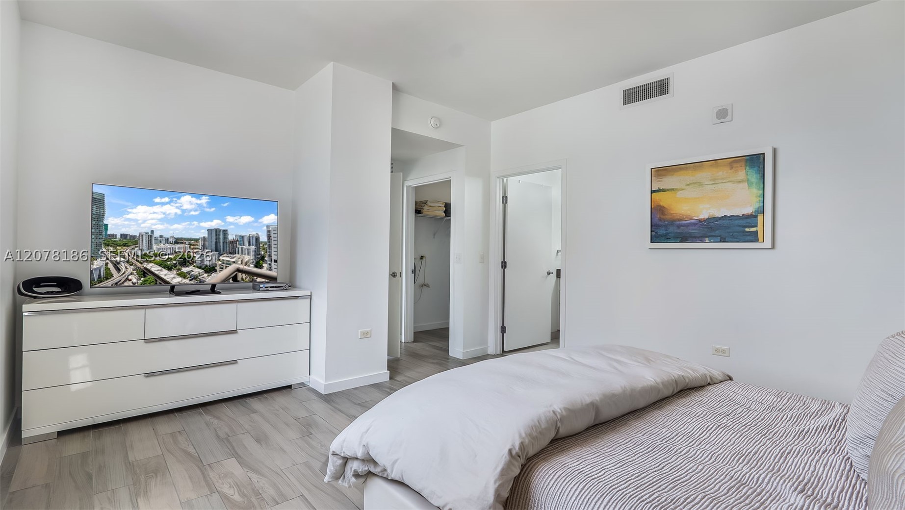 999 SW 1st Ave #2004, Miami FL 33130