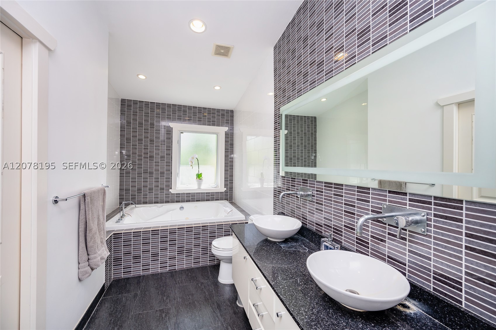 1003 NE 118th St, Biscayne Park FL 33161