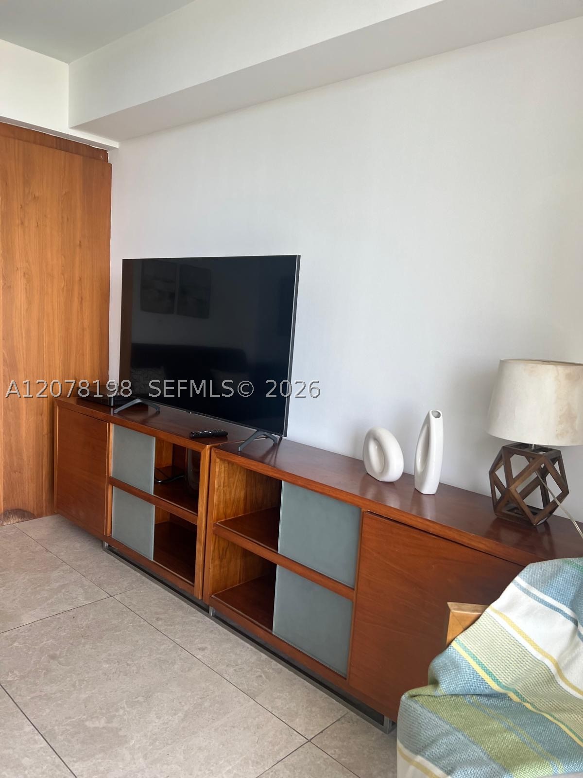 50 Biscayne Blvd #606, Miami FL 33132