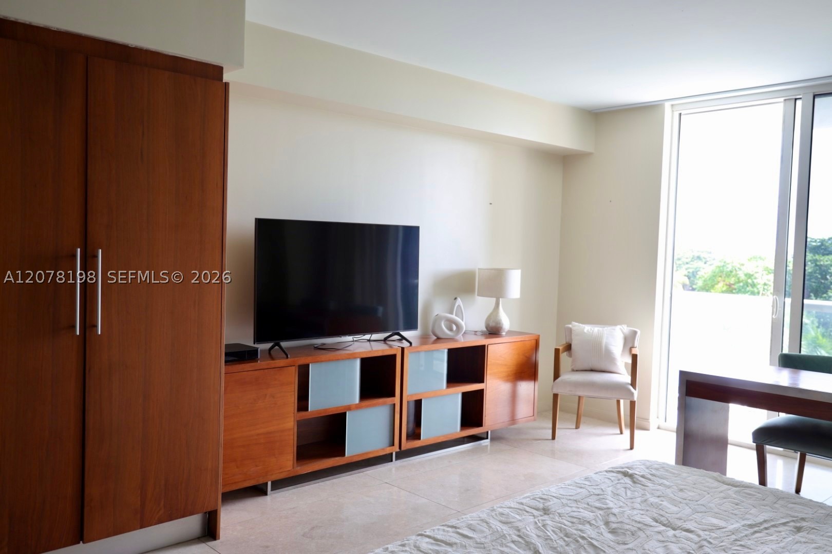 50 Biscayne Blvd #606, Miami FL 33132