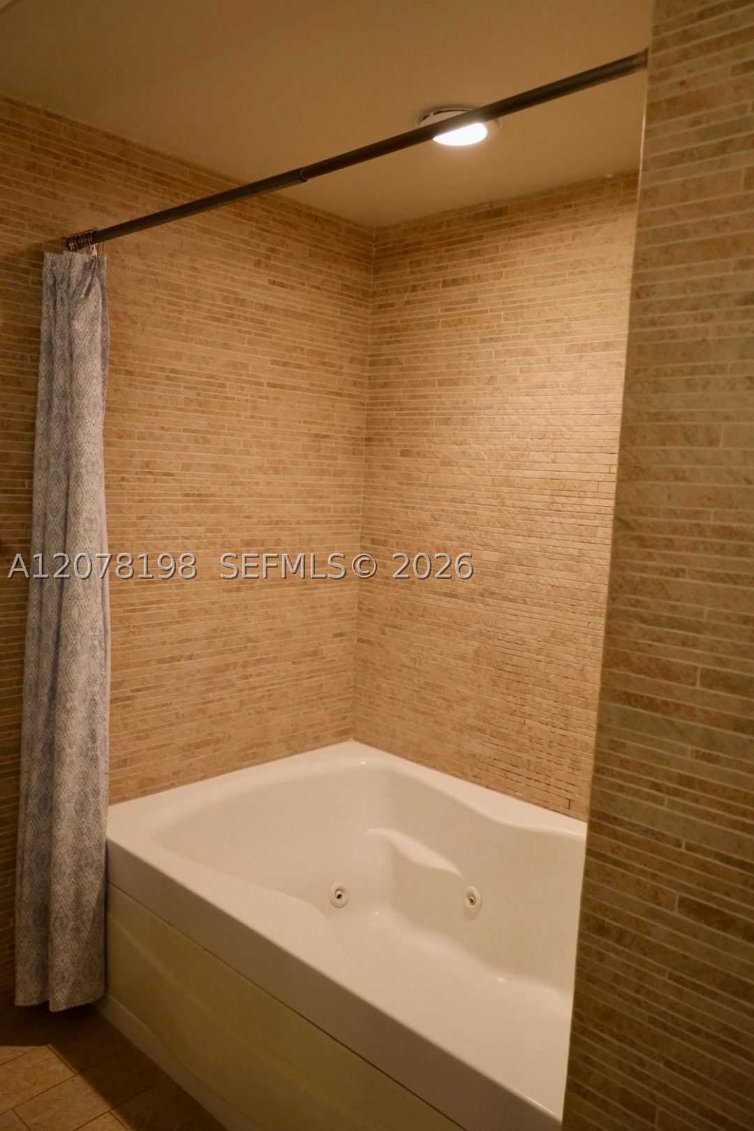 50 Biscayne Blvd #606, Miami FL 33132