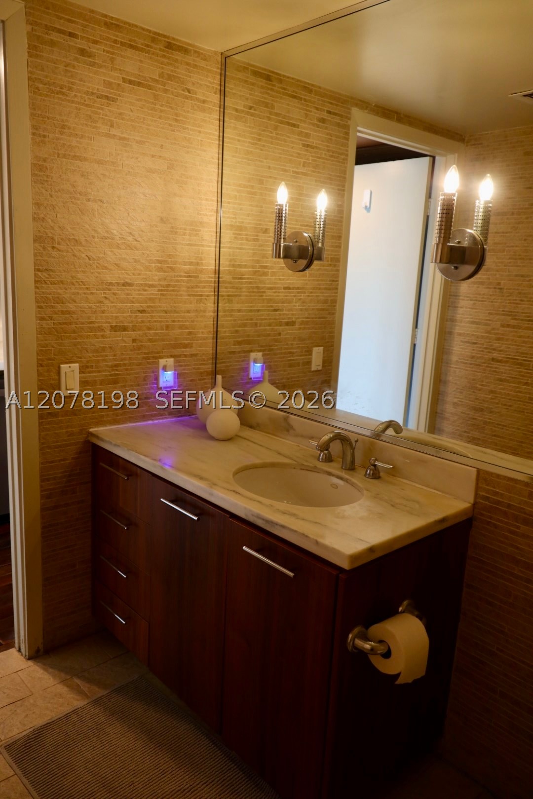 50 Biscayne Blvd #606, Miami FL 33132