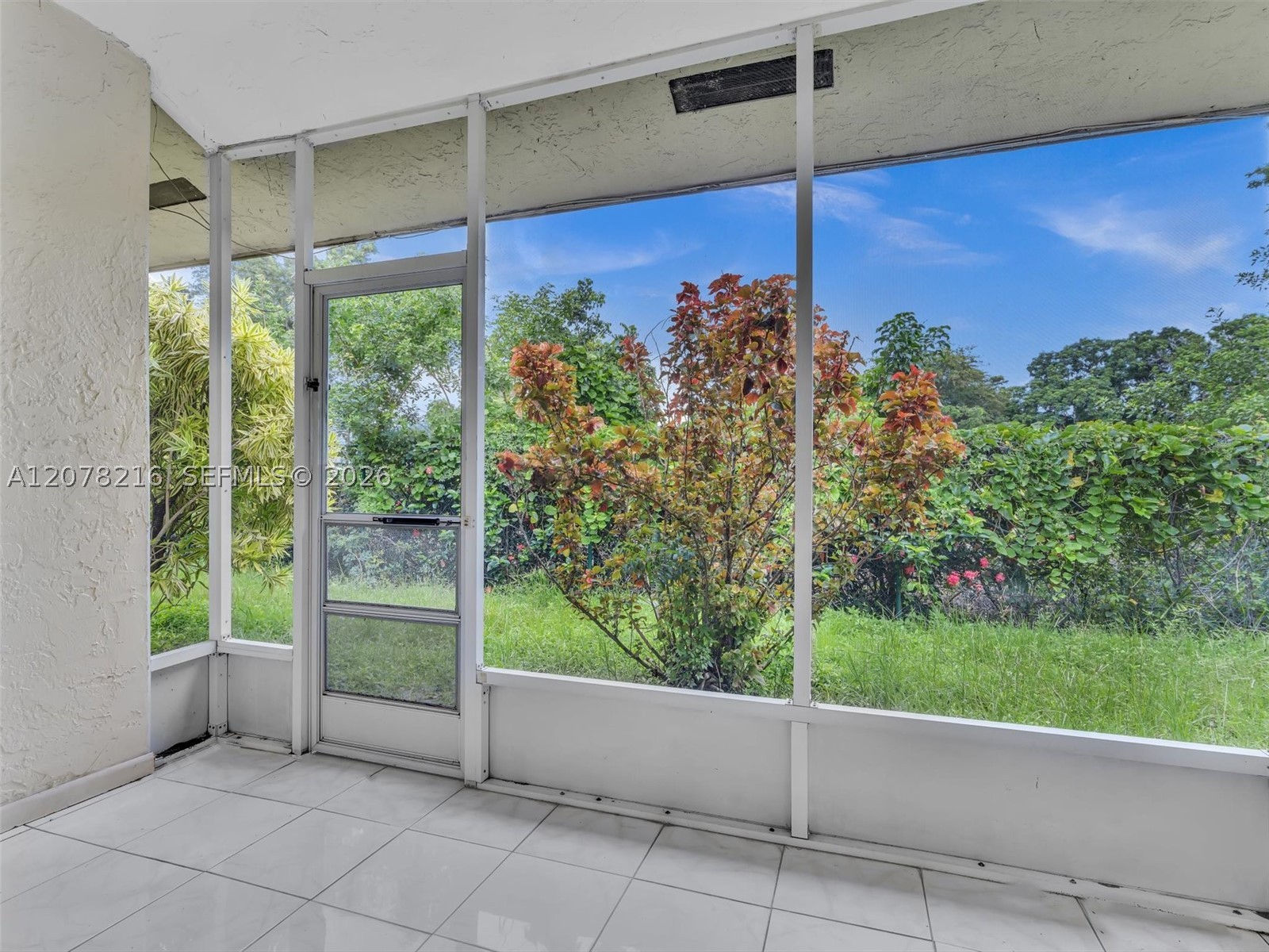 8813 Paradise Ct, Tamarac FL 33321