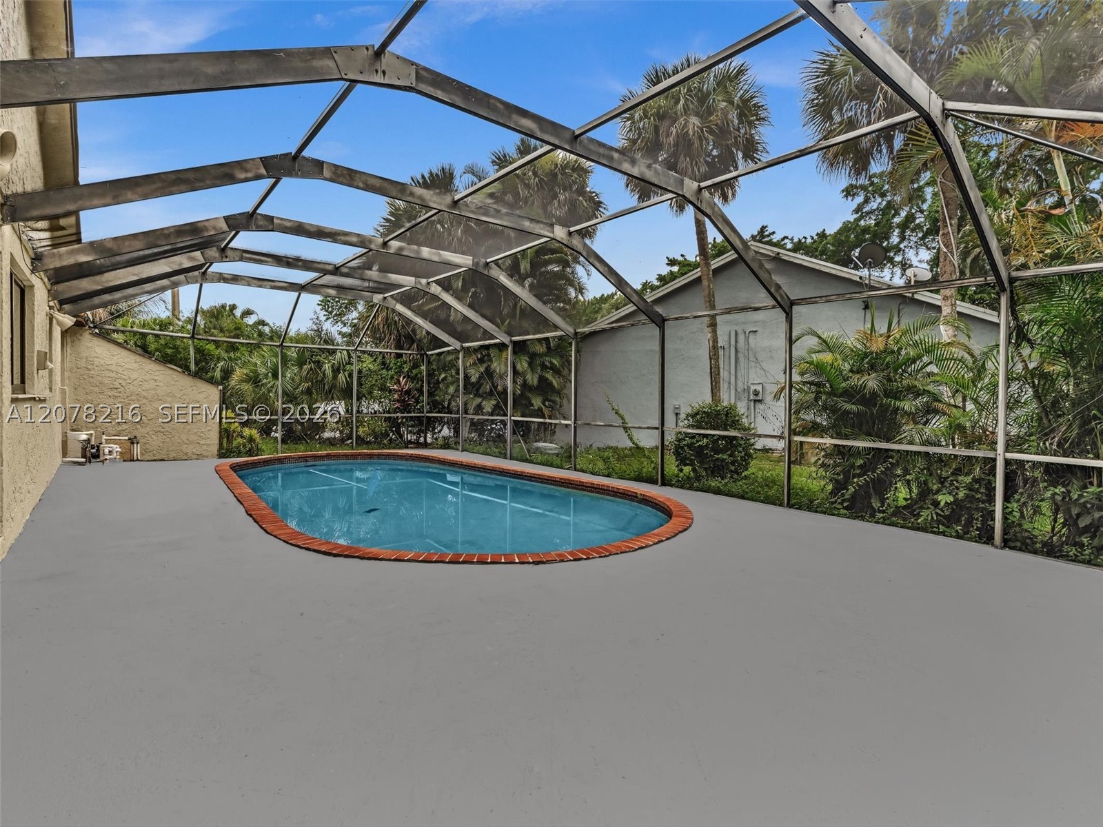 8813 Paradise Ct, Tamarac FL 33321