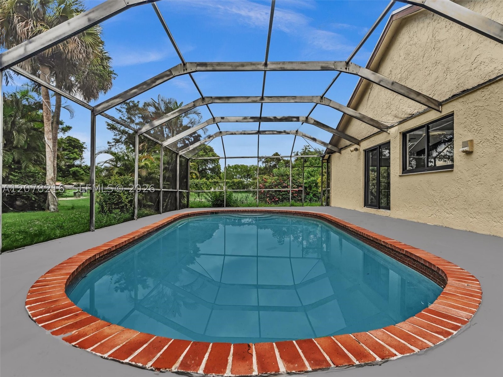 8813 Paradise Ct, Tamarac FL 33321