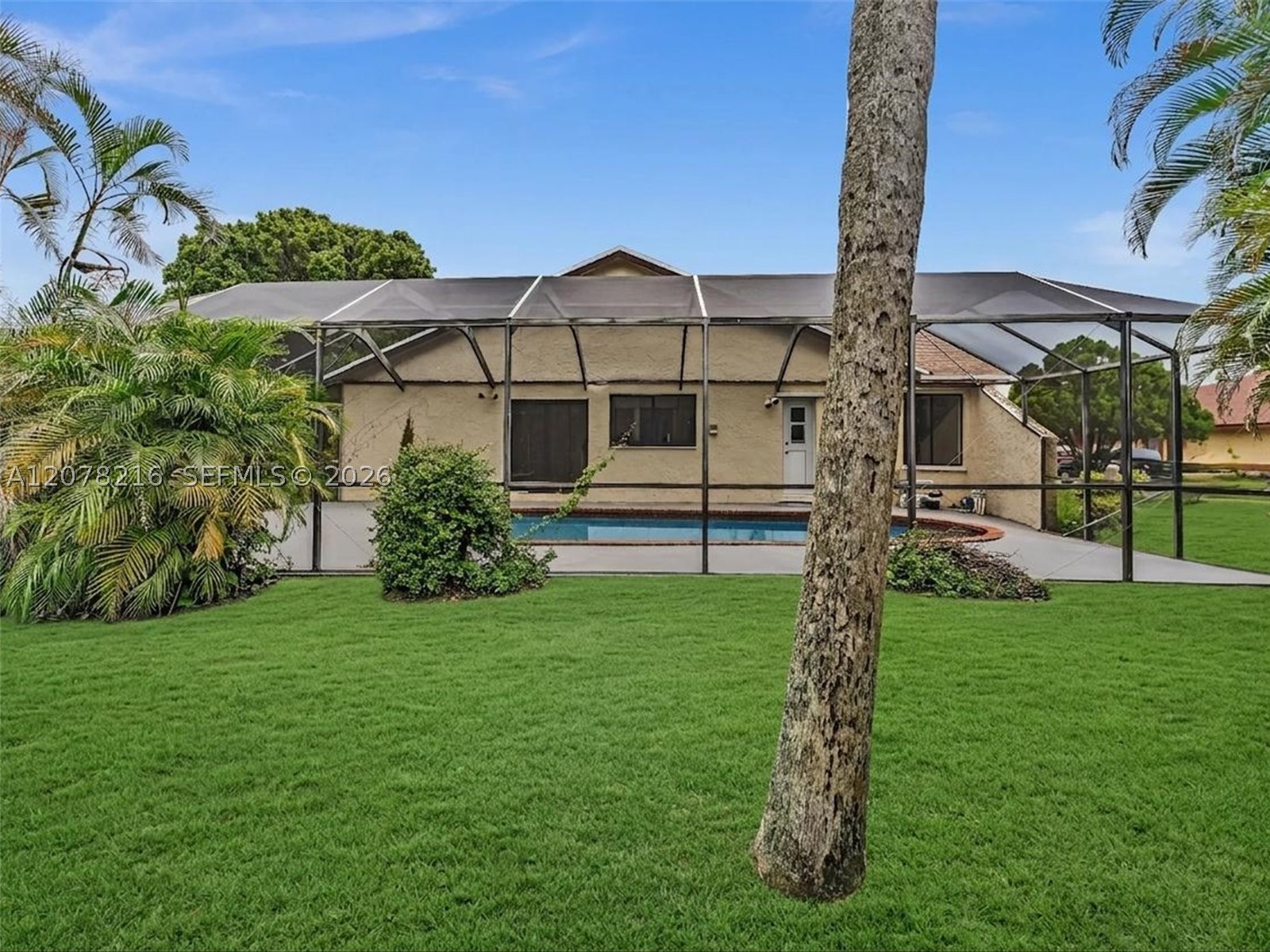 8813 Paradise Ct, Tamarac FL 33321