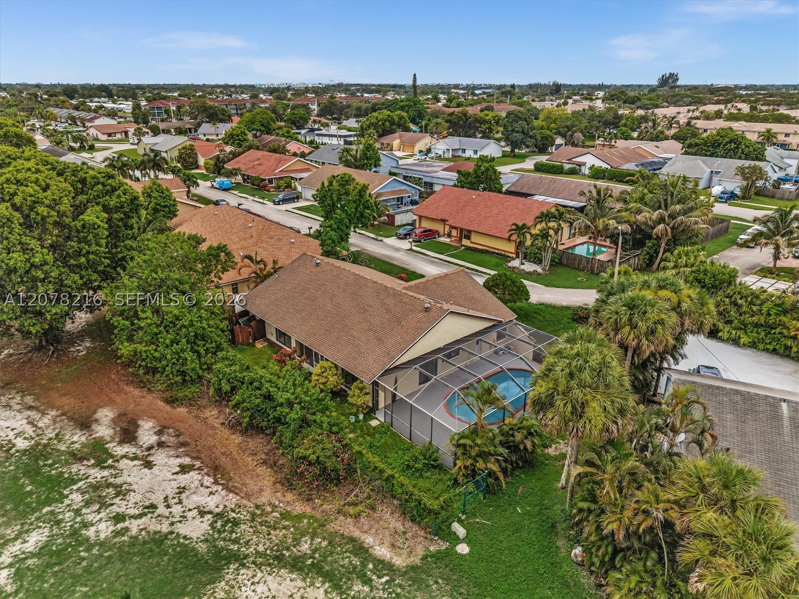 8813 Paradise Ct, Tamarac FL 33321