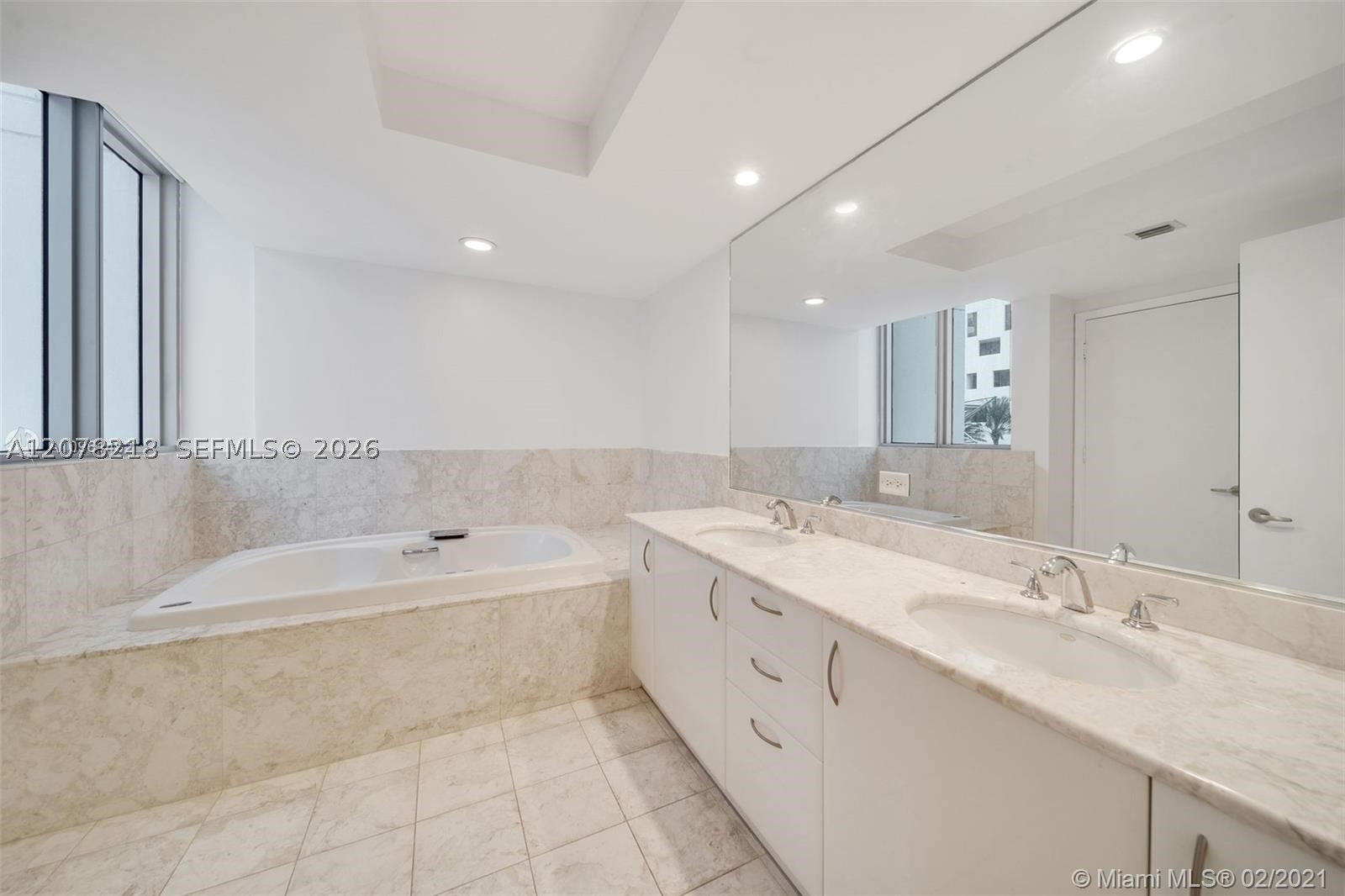 1331 Brickell Bay Dr #208, Miami FL 33131