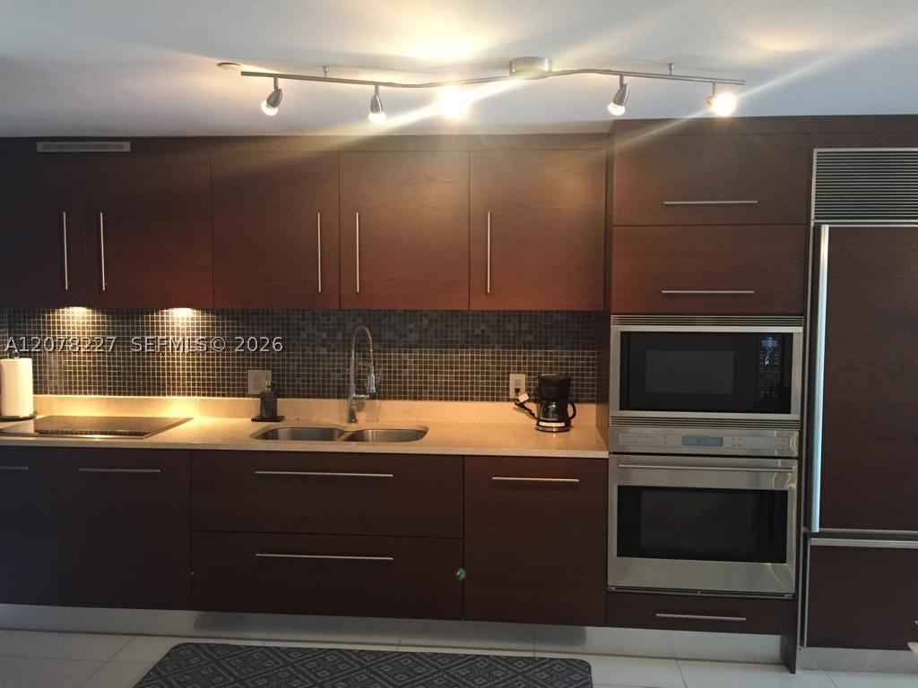 485 Brickell Ave #1811, Miami FL 33131
