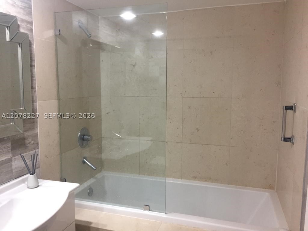 485 Brickell Ave #1811, Miami FL 33131