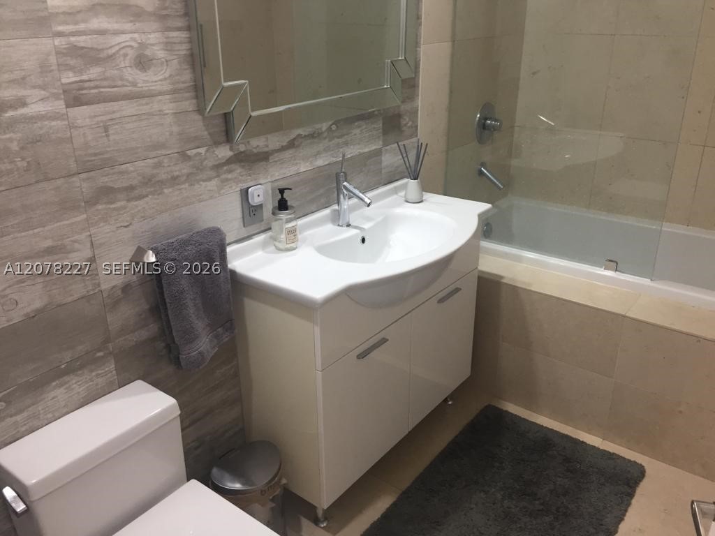 485 Brickell Ave #1811, Miami FL 33131