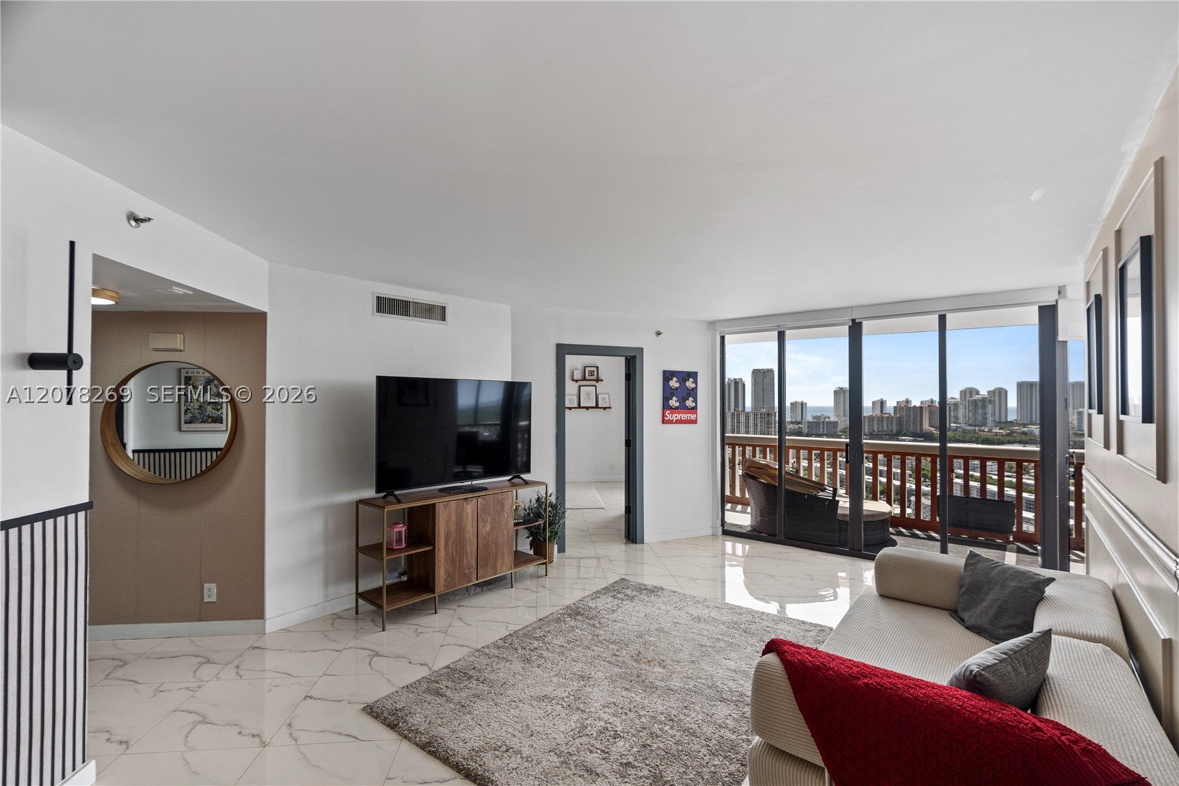 1000 W Island Blvd #2803, Aventura FL 33160