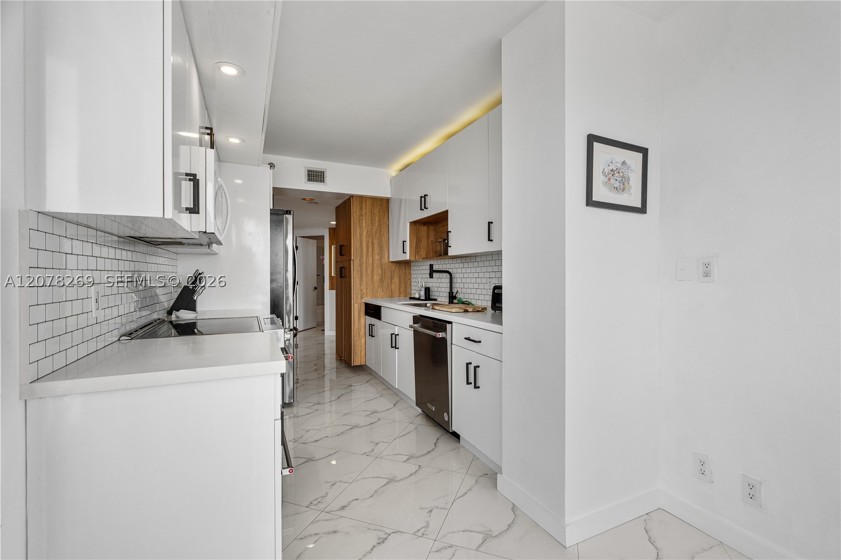 1000 W Island Blvd #2803, Aventura FL 33160