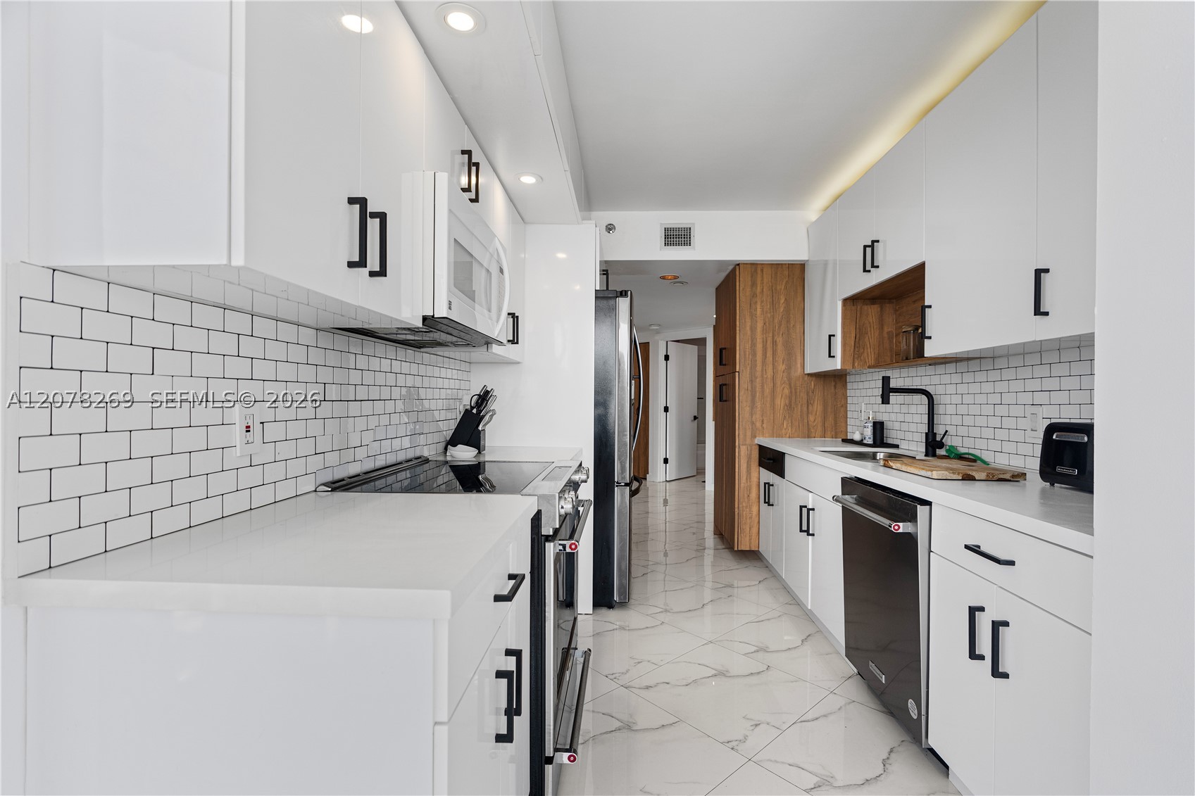 1000 W Island Blvd #2803, Aventura FL 33160
