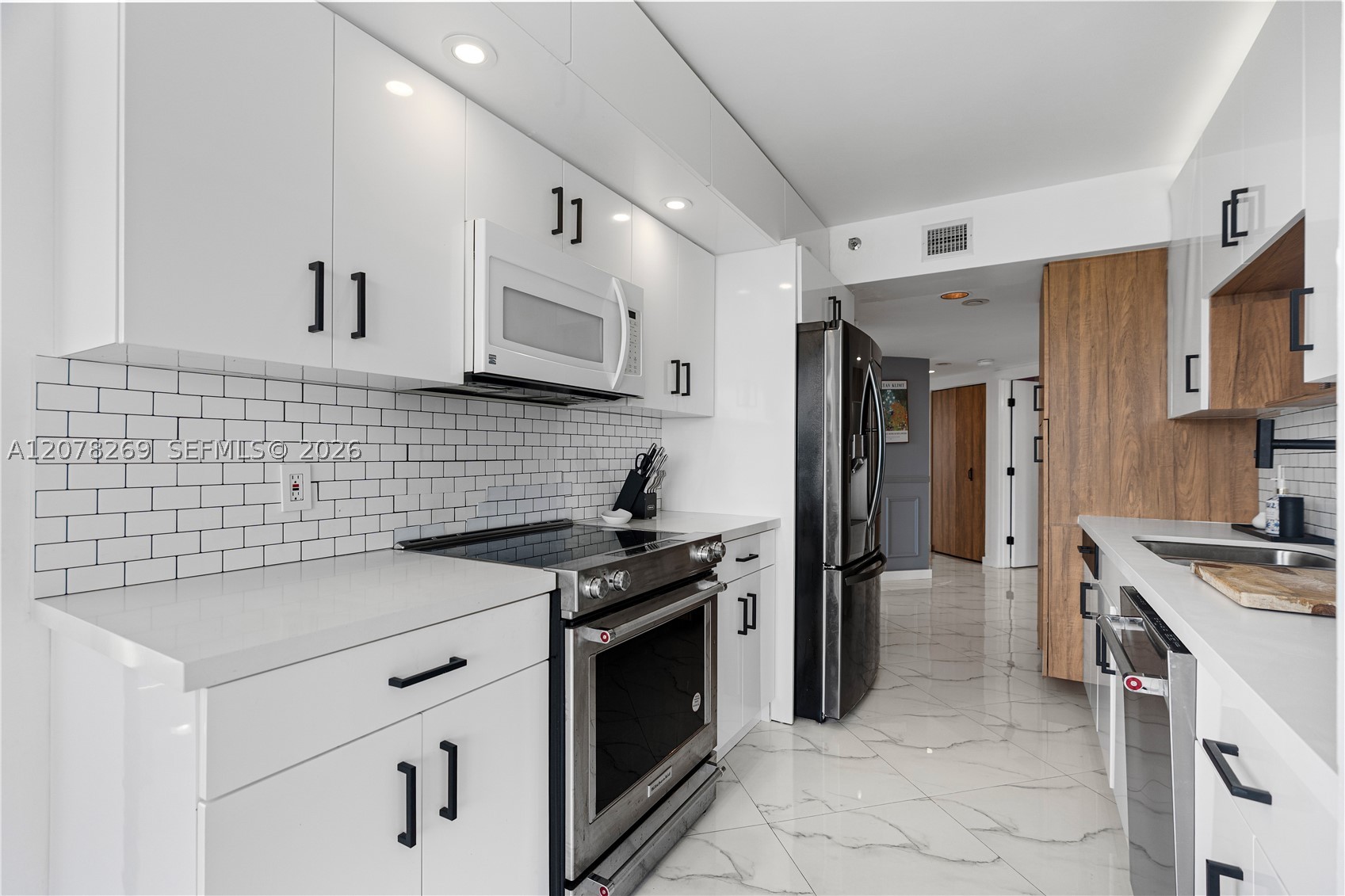 1000 W Island Blvd #2803, Aventura FL 33160
