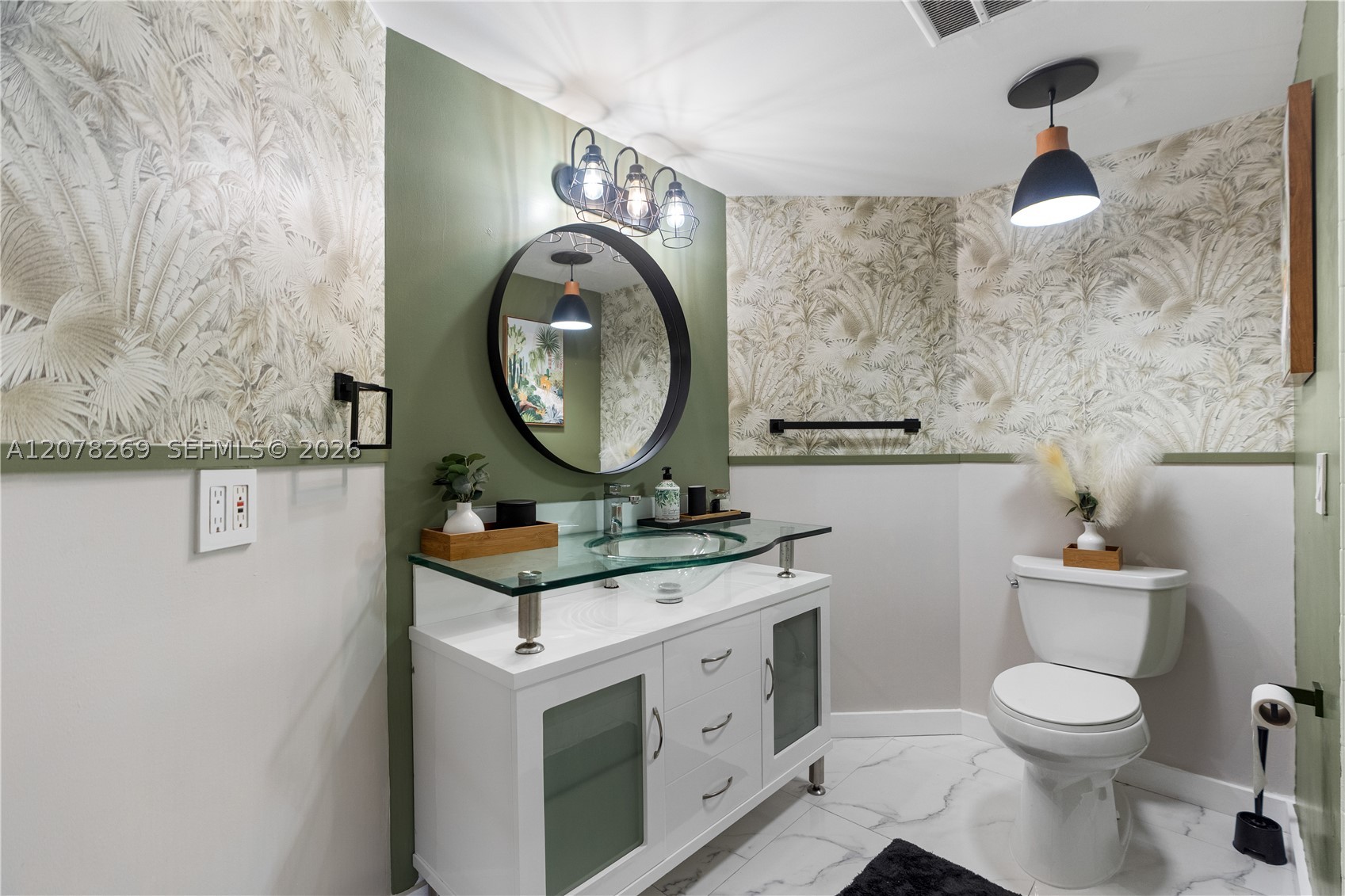 1000 W Island Blvd #2803, Aventura FL 33160