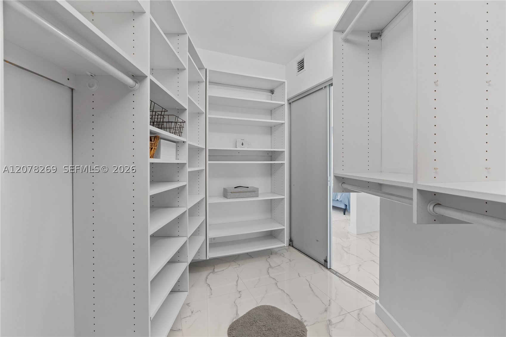 1000 W Island Blvd #2803, Aventura FL 33160