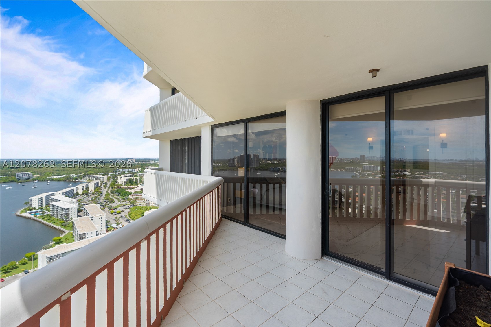 1000 W Island Blvd #2803, Aventura FL 33160