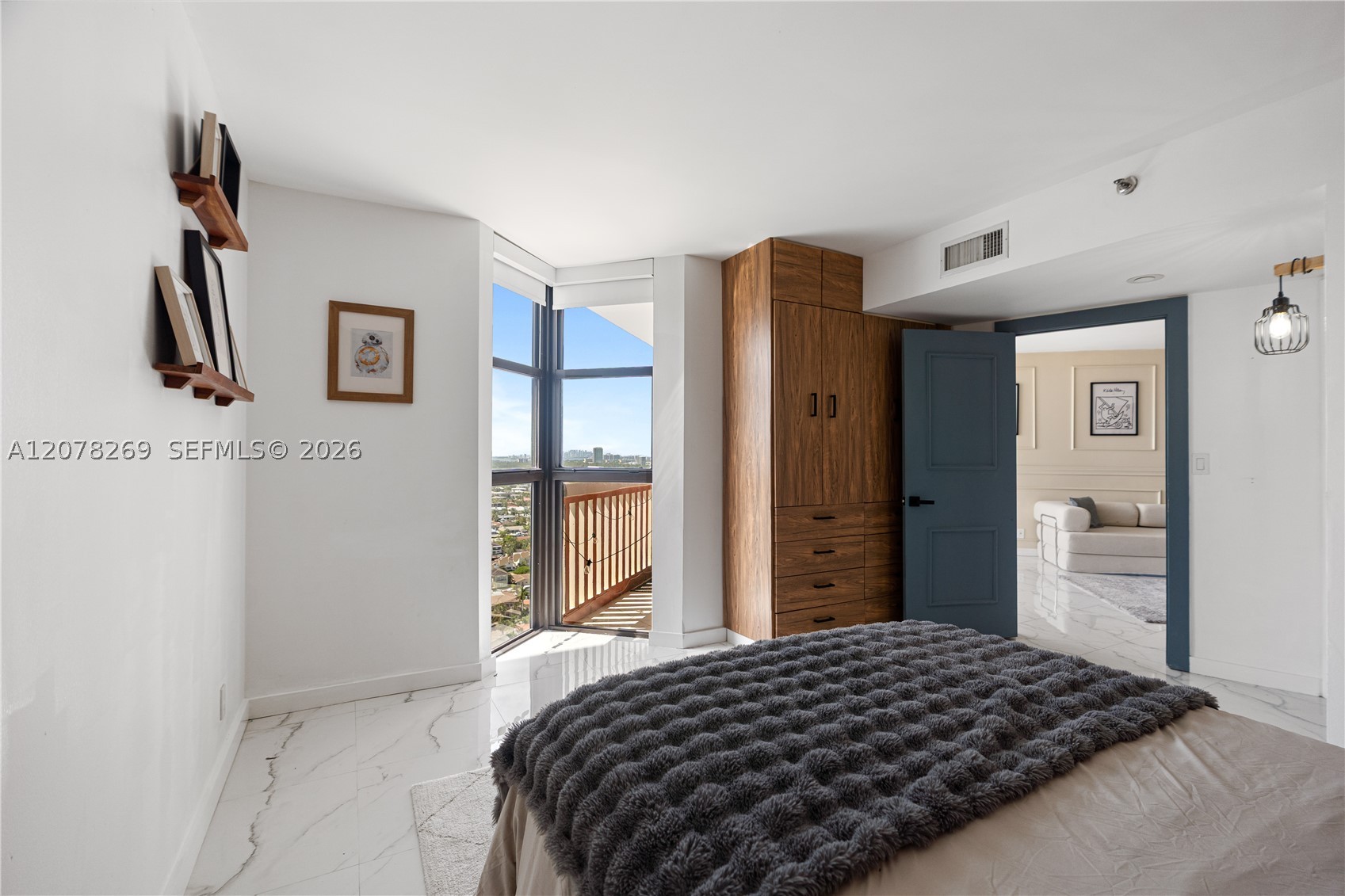 1000 W Island Blvd #2803, Aventura FL 33160